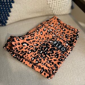 Fleo original style short. Size small. Orange Leo